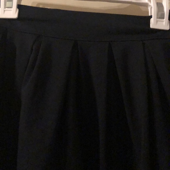 Aritzia skirt - Picture 3 of 4